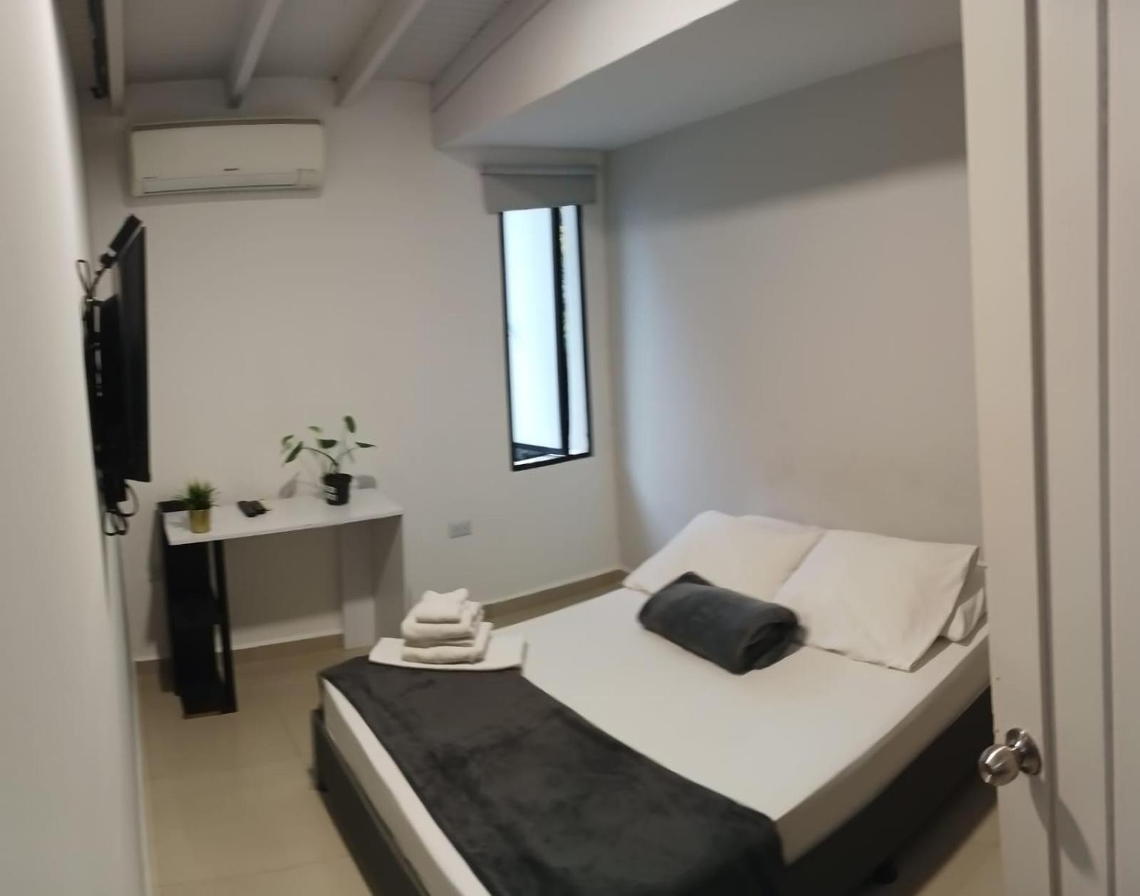 Hotel La Carpita Medellin Bagian luar foto